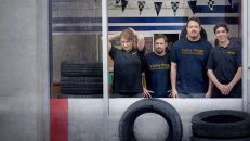 Tires 3.Sezon 9.Bölüm izle